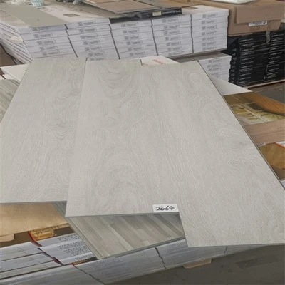 Enllaçat enrajolat, feu clic a SPC Flooring